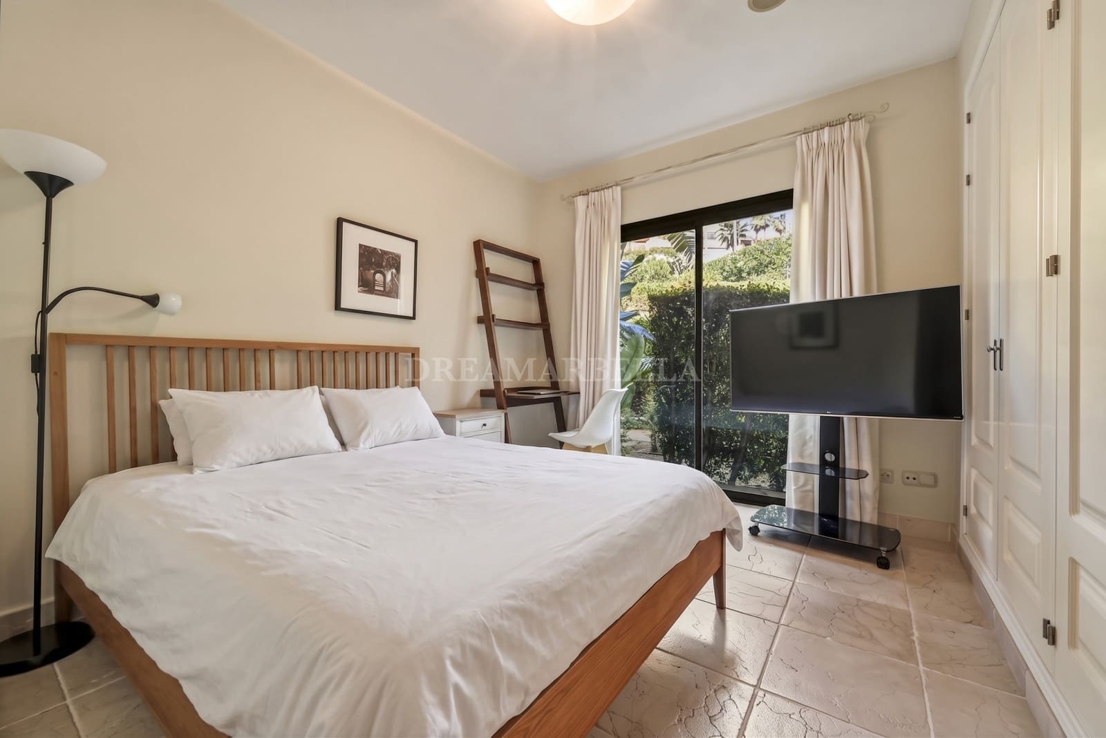2 slaapkamer Appartement te koop in Estepona met zwembad garage - € 455.000 (Ref: 9911410)