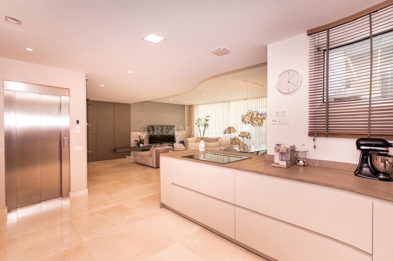 4 sypialnia Willa na sprzedaż w San Pedro de Alcantara z basenem garażem - 2 700 000 € (Ref: 9911411)