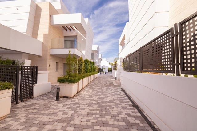 4 sypialnia Willa na sprzedaż w San Pedro de Alcantara, Marbella z basenem garażem - 2 700 000 € (Ref: 9911411)
