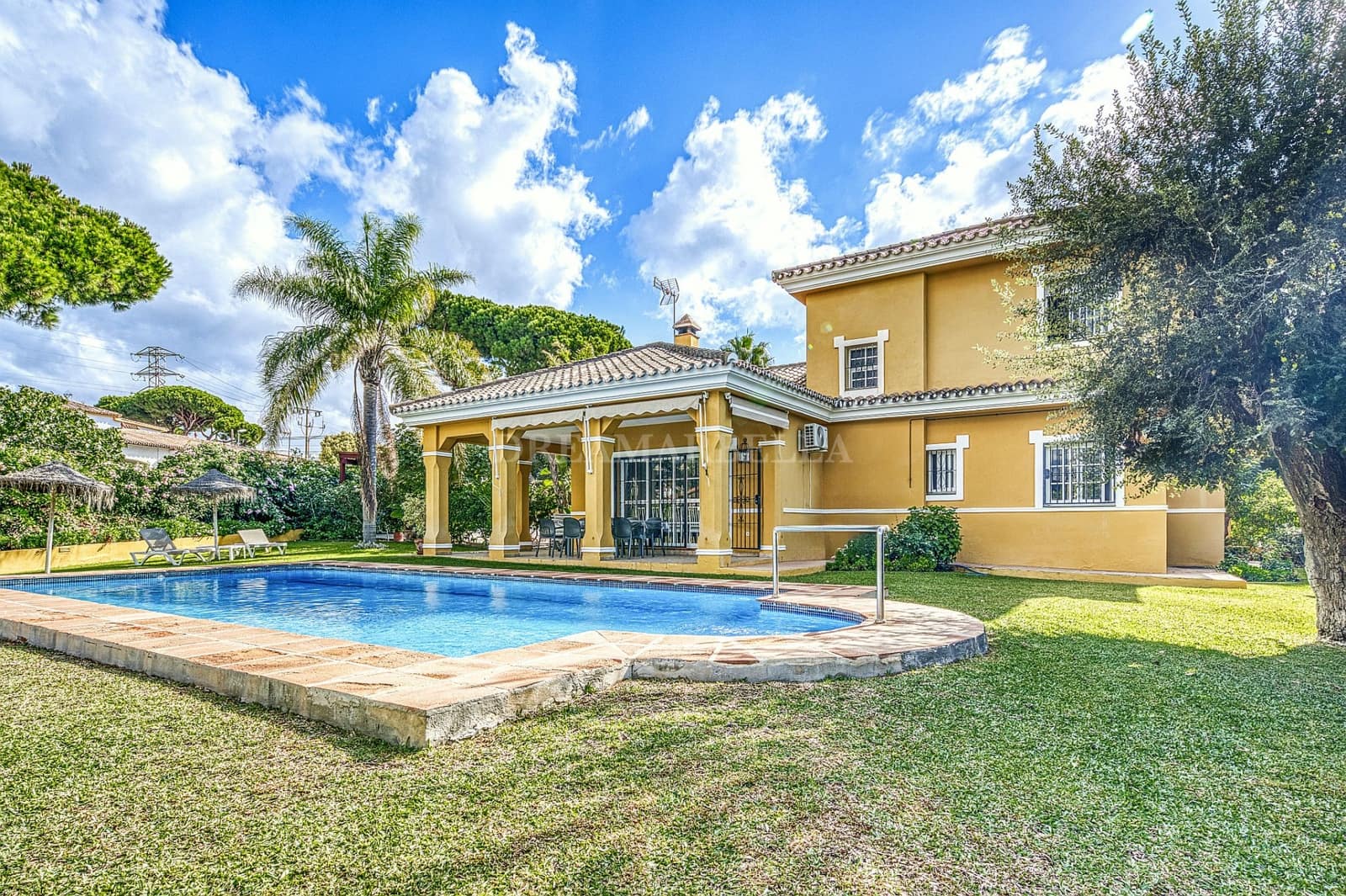 Chalet de 5 habitaciones en Marbella en venta con piscina garaje - 1.200.000 € (Ref: 9911412)