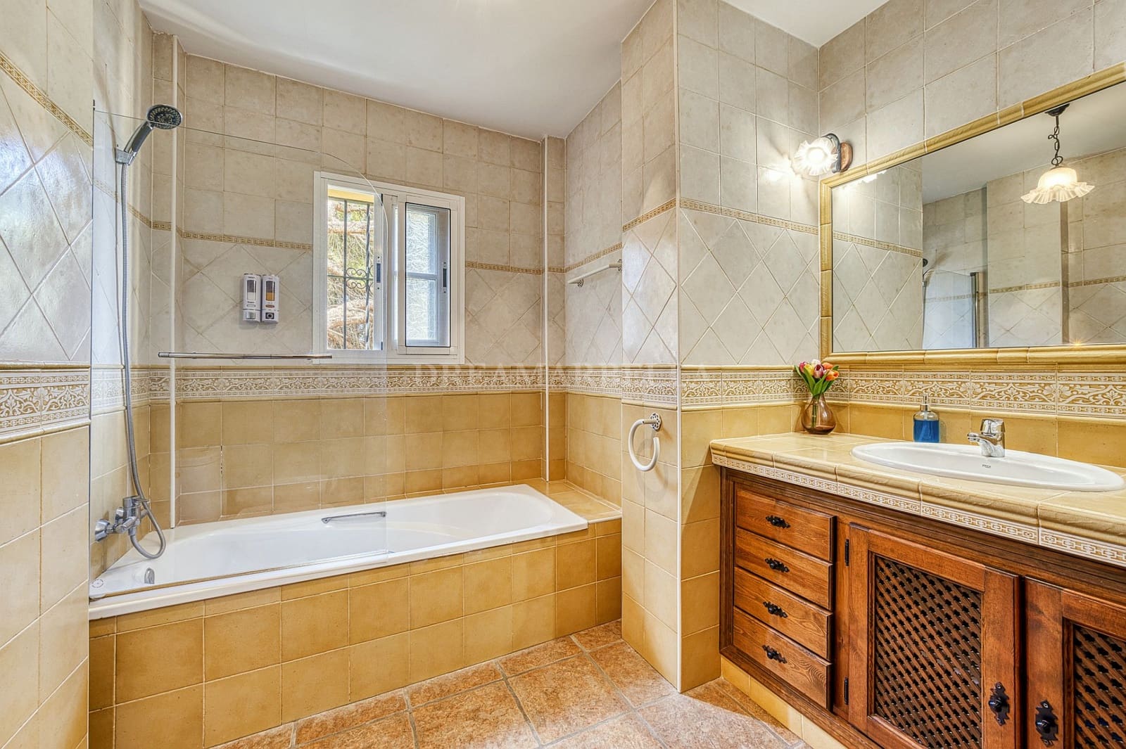Chalet de 5 habitaciones en Marbella en venta con piscina garaje - 1.200.000 € (Ref: 9911412)