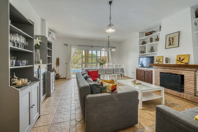 Chalet de 5 habitaciones en Marbella en venta con piscina garaje - 1.200.000 € (Ref: 9911412)