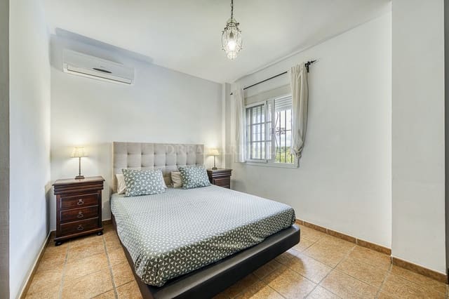 Chalet de 5 habitaciones en Marbella en venta con piscina garaje - 1.200.000 € (Ref: 9911412)