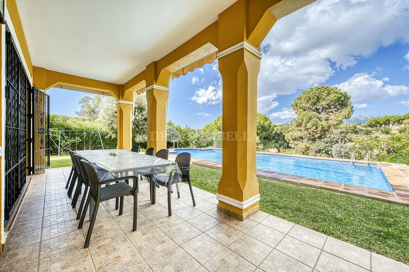 Chalet de 5 habitaciones en Marbella en venta con piscina garaje - 1.200.000 € (Ref: 9911412)