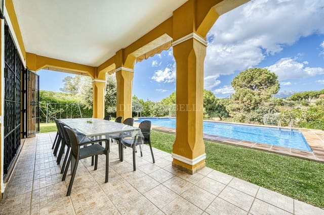 Chalet de 5 habitaciones en Marbella en venta con piscina garaje - 1.200.000 € (Ref: 9911412)