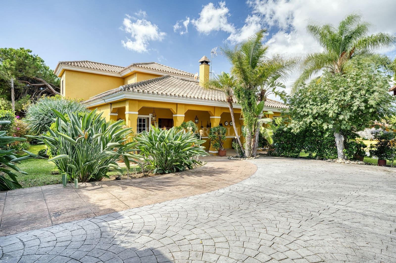Chalet de 5 habitaciones en Marbella en venta con piscina garaje - 1.200.000 € (Ref: 9911412)