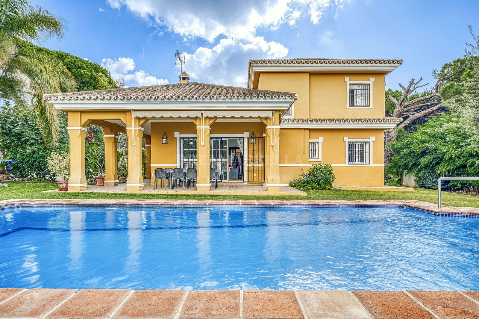 Chalet de 5 habitaciones en Marbella en venta con piscina garaje - 1.200.000 € (Ref: 9911412)