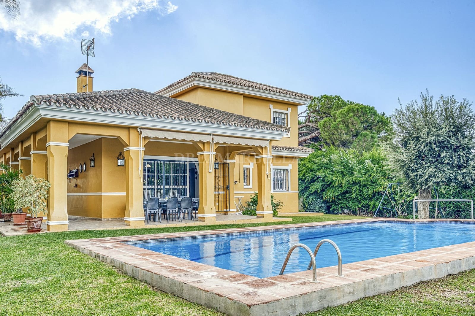 Chalet de 5 habitaciones en Marbella en venta con piscina garaje - 1.200.000 € (Ref: 9911412)