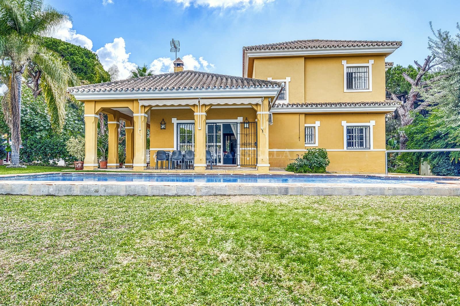 Chalet de 5 habitaciones en Marbella en venta con piscina garaje - 1.200.000 € (Ref: 9911412)