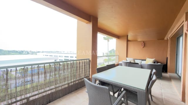 2 makuuhuone Huoneisto vuokrattavana paikassa Estepona mukana uima-altaan 
autotalli - 2 500 € (Ref: 9911413)