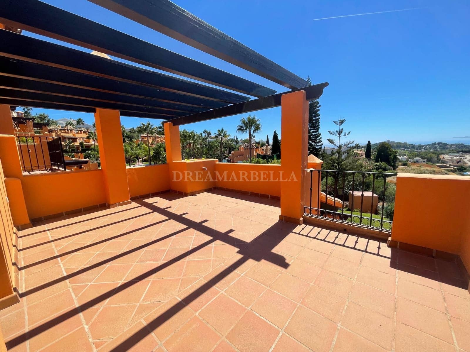 3 chambre Maison de Ville à vendre à Benahavis avec piscine garage - 676 000 € (Ref: 9911415)