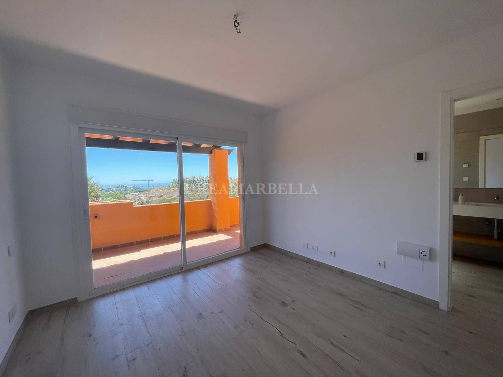 3 chambre Maison de Ville à vendre à Benahavis avec piscine garage - 676 000 € (Ref: 9911415)