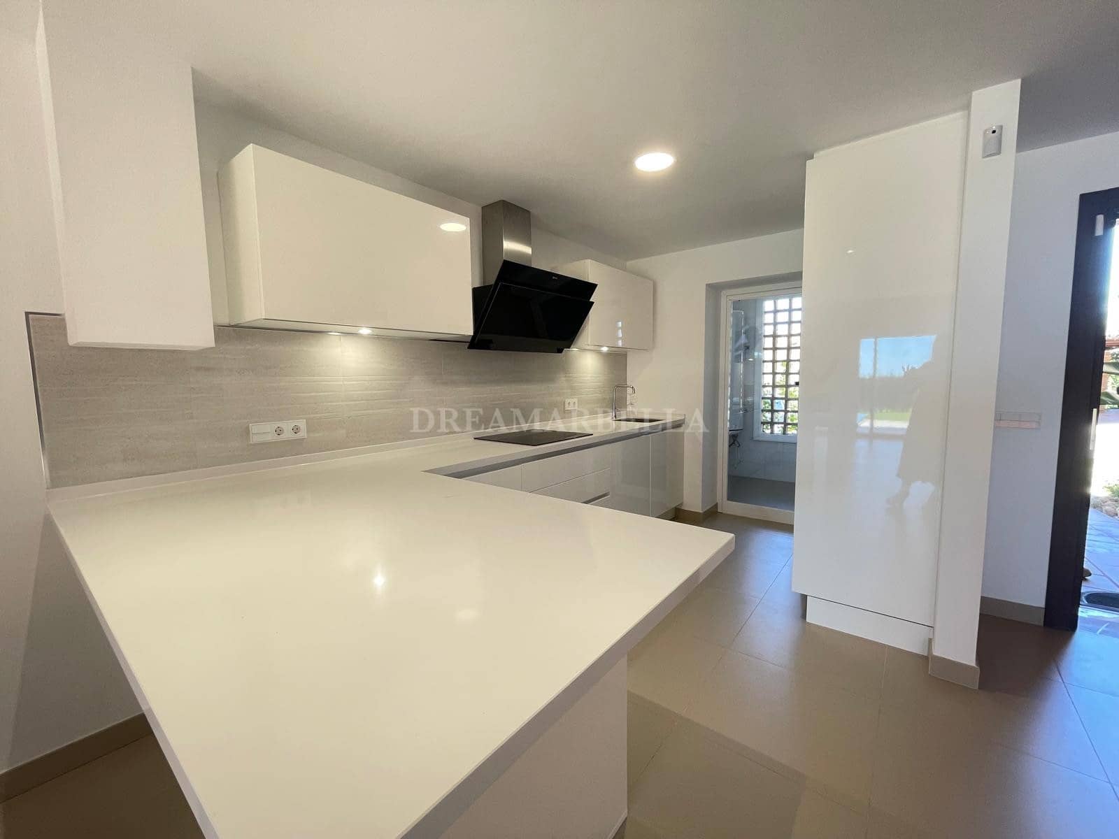 3 chambre Maison de Ville à vendre à Benahavis avec piscine garage - 676 000 € (Ref: 9911415)