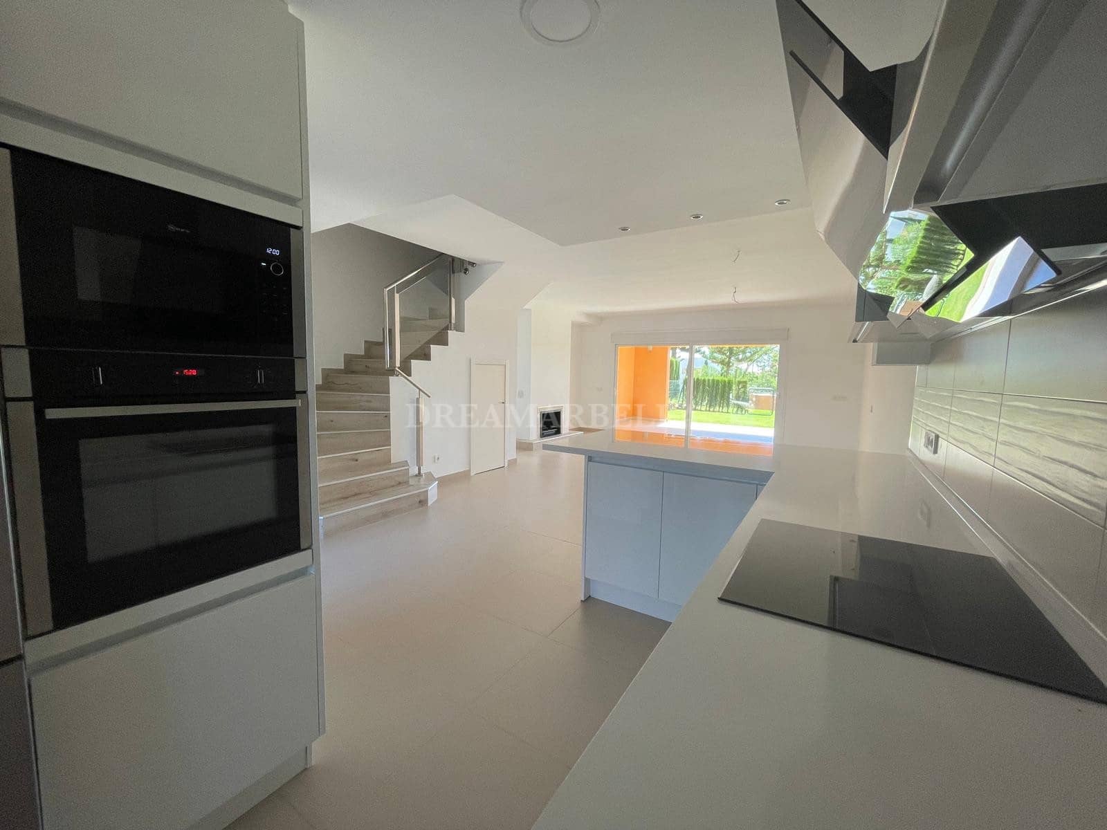 3 chambre Maison de Ville à vendre à Benahavis avec piscine garage - 676 000 € (Ref: 9911415)