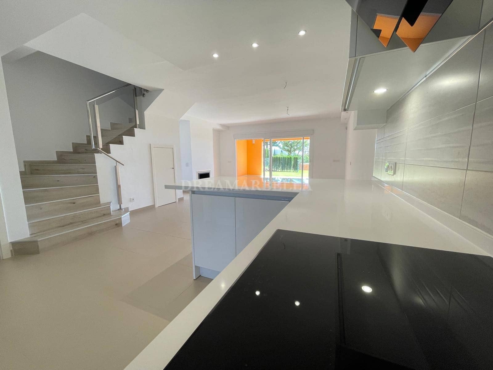 3 chambre Maison de Ville à vendre à Benahavis avec piscine garage - 676 000 € (Ref: 9911415)