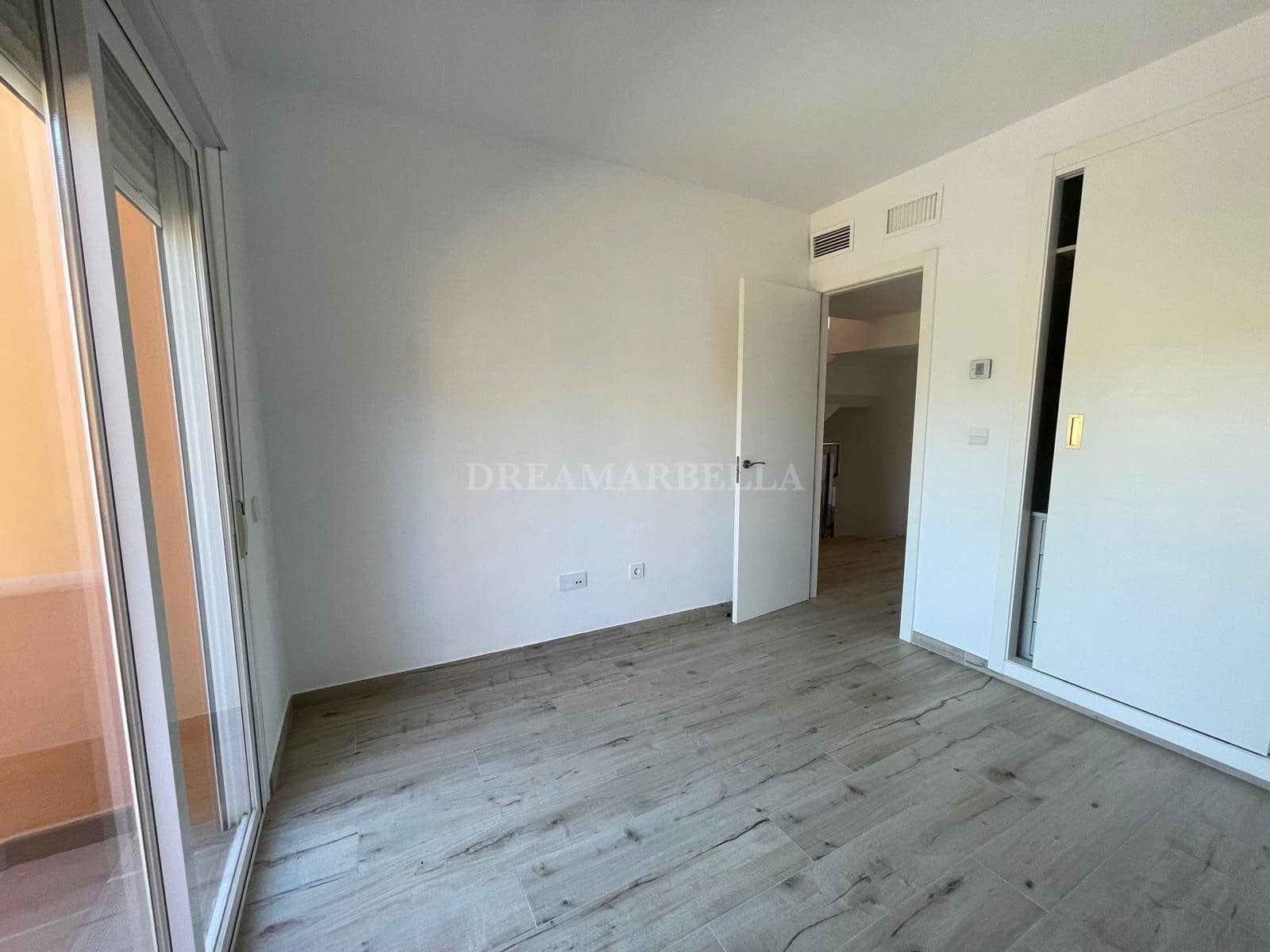 3 chambre Maison de Ville à vendre à Benahavis avec piscine garage - 676 000 € (Ref: 9911415)