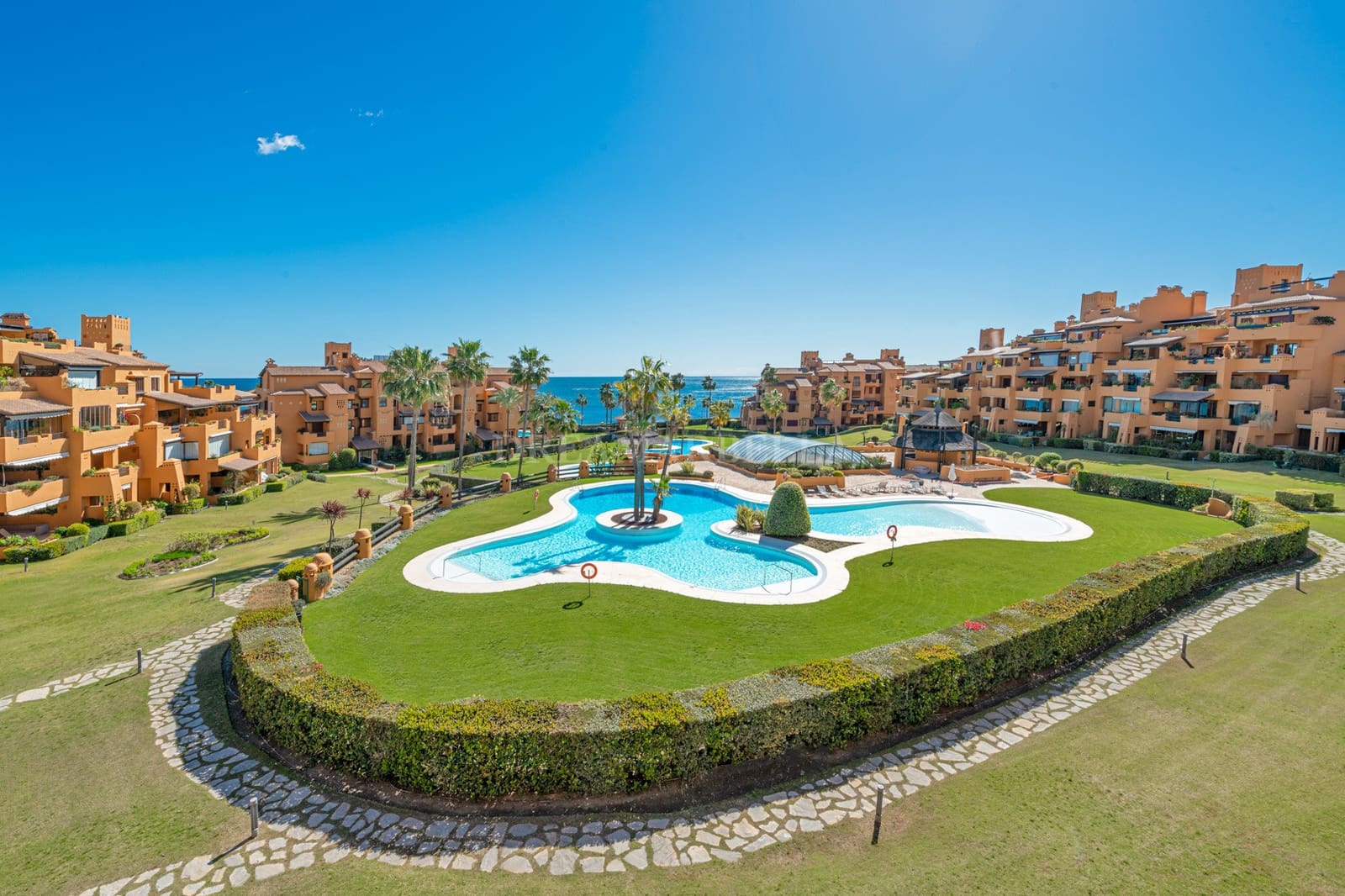 3 chambre Appartement à vendre à Estepona avec piscine garage - 2 395 000 € (Ref: 9911417)