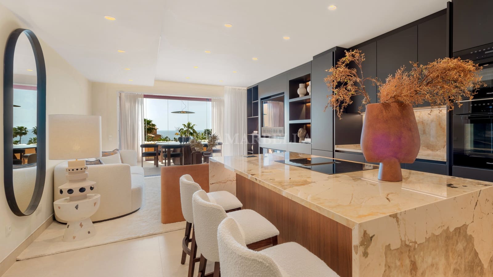3 chambre Appartement à vendre à Estepona avec piscine garage - 2 395 000 € (Ref: 9911417)
