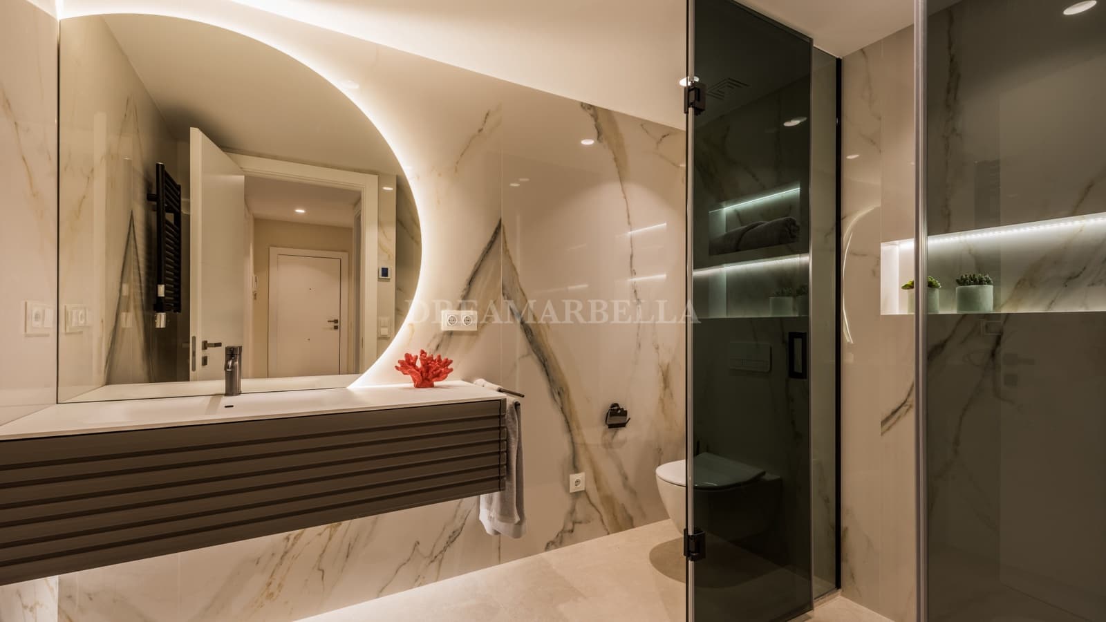 3 chambre Appartement à vendre à Estepona avec piscine garage - 2 395 000 € (Ref: 9911417)