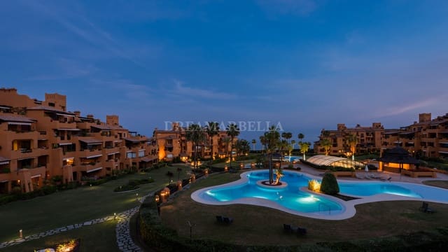 3 chambre Appartement à vendre à Estepona avec piscine garage - 2 395 000 € (Ref: 9911417)