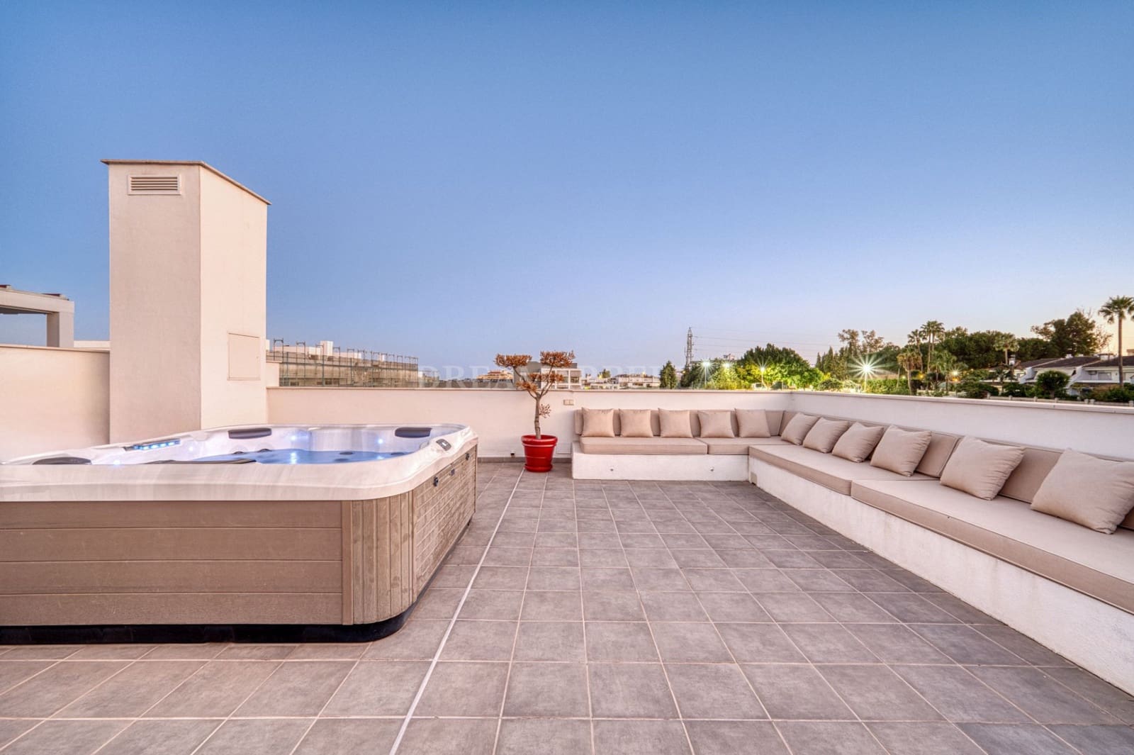 4 sypialnia Penthouse na sprzedaż w San Pedro de Alcantara z garażem - 850 000 € (Ref: 9911418)