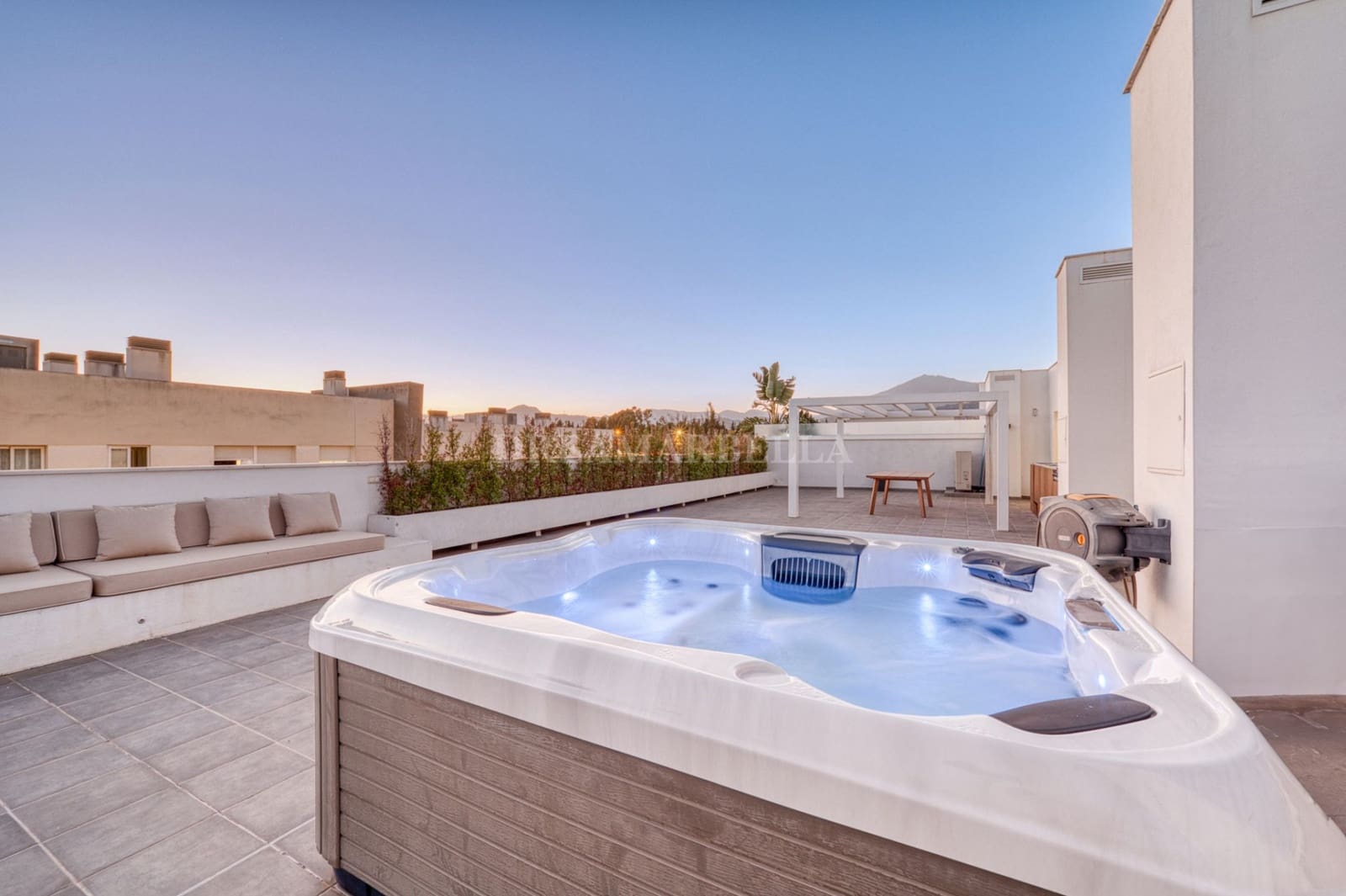4 sypialnia Penthouse na sprzedaż w San Pedro de Alcantara z garażem - 850 000 € (Ref: 9911418)