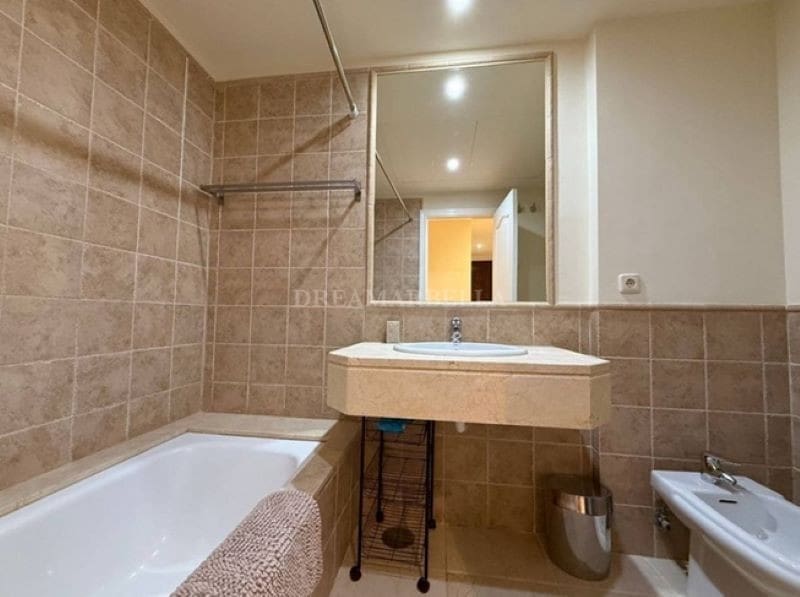 Appartement de 2 chambres à louer à Benahavis avec piscine garage - 2 500 € (Ref: 9911420)