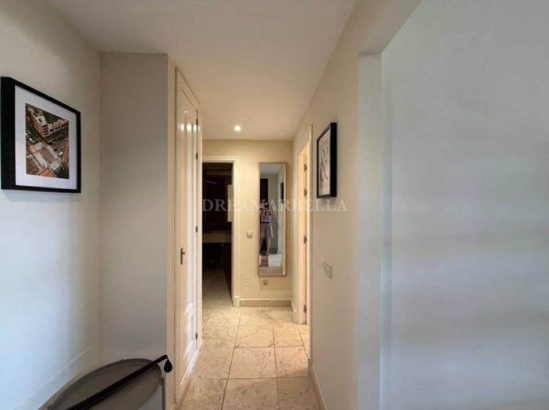 Appartement de 2 chambres à louer à Benahavis avec piscine garage - 2 500 € (Ref: 9911420)