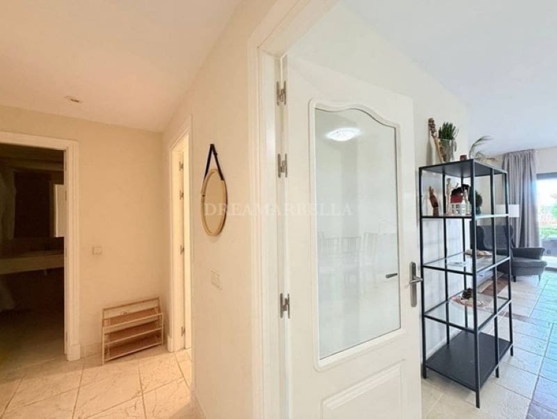 Appartement de 2 chambres à louer à Benahavis avec piscine garage - 2 500 € (Ref: 9911420)