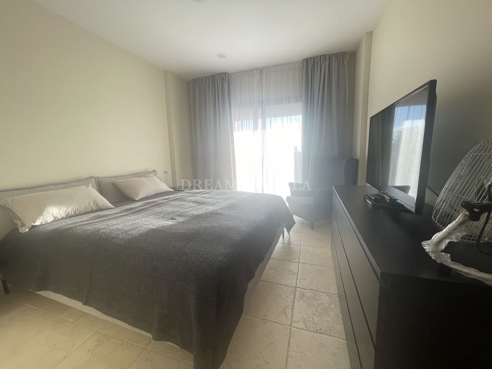 Appartement de 2 chambres à louer à Benahavis avec piscine garage - 2 500 € (Ref: 9911420)
