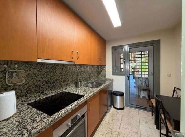 2 bedroom Apartment for holiday rental in Benahavís with pool garage - € 1,125 (Ref: 9911421)