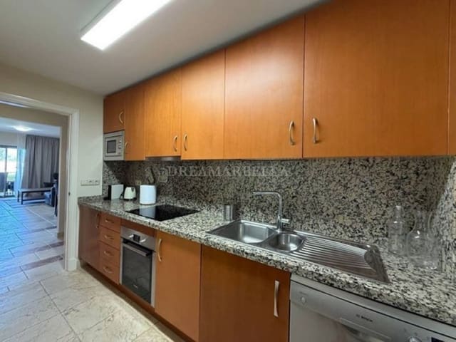 2 bedroom Apartment for holiday rental in Benahavís with pool garage - € 1,125 (Ref: 9911421)