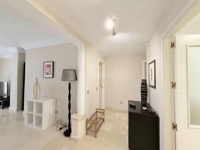 2 bedroom Apartment for holiday rental in Benahavís with pool garage - € 1,125 (Ref: 9911421)