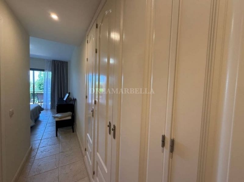 2 bedroom Apartment for holiday rental in Benahavis with pool garage - € 1,125 (Ref: 9911421)
