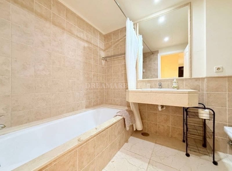 2 bedroom Apartment for holiday rental in Benahavis with pool garage - € 1,125 (Ref: 9911421)
