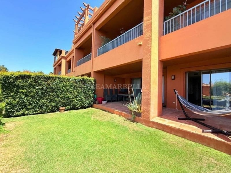 2 bedroom Apartment for holiday rental in Benahavis with pool garage - € 1,125 (Ref: 9911421)