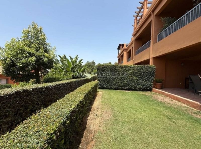 2 bedroom Apartment for holiday rental in Benahavis with pool garage - € 1,125 (Ref: 9911421)