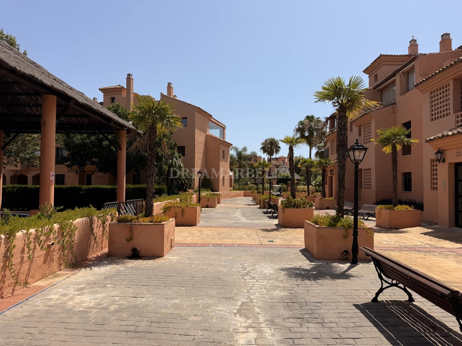 2 Zimmer Apartment zu vermieten in Estepona mit Pool Garage - 2.400 € (Ref: 9911422)