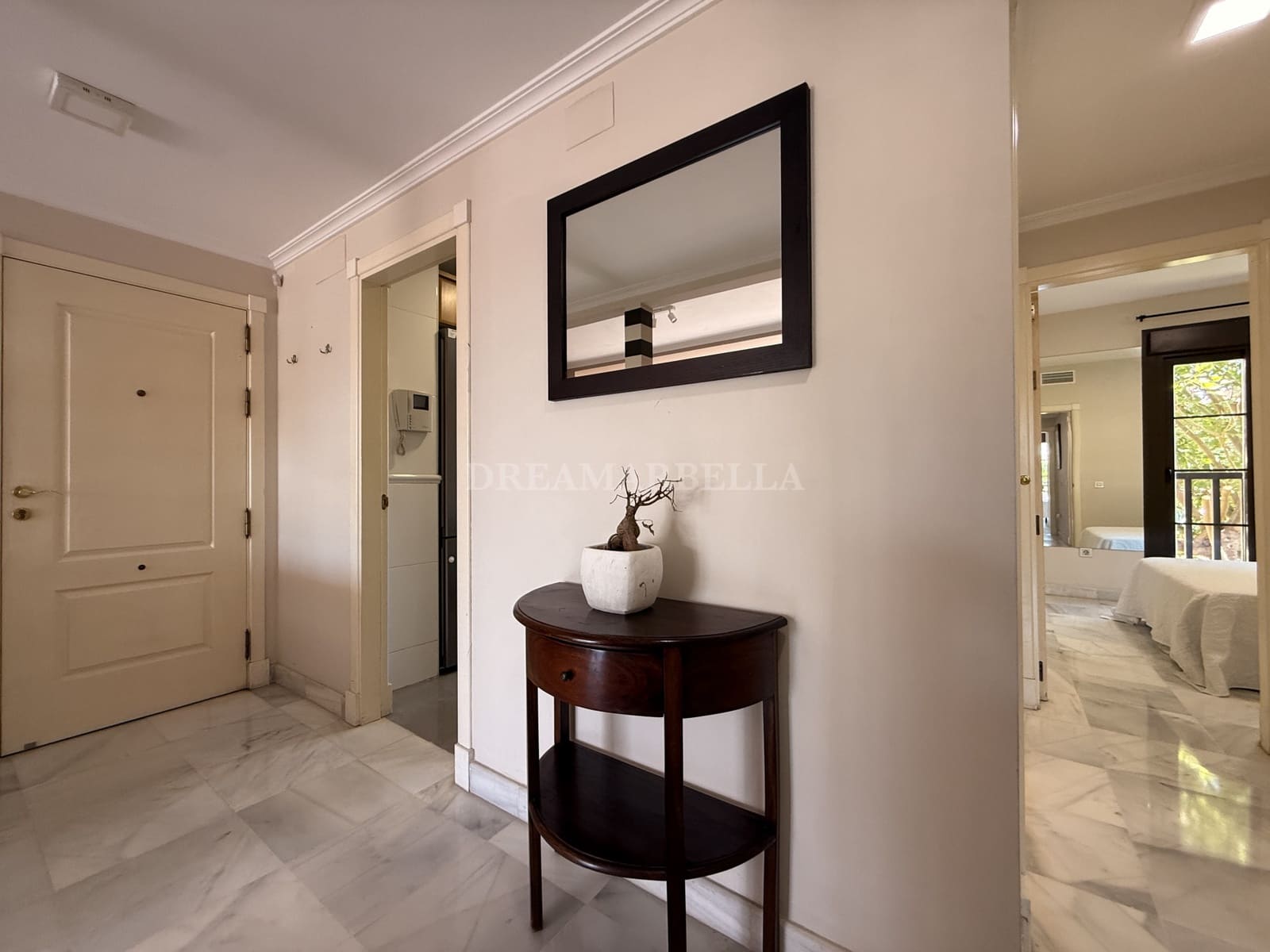 2 Zimmer Apartment zu vermieten in Estepona mit Pool Garage - 2.400 € (Ref: 9911422)
