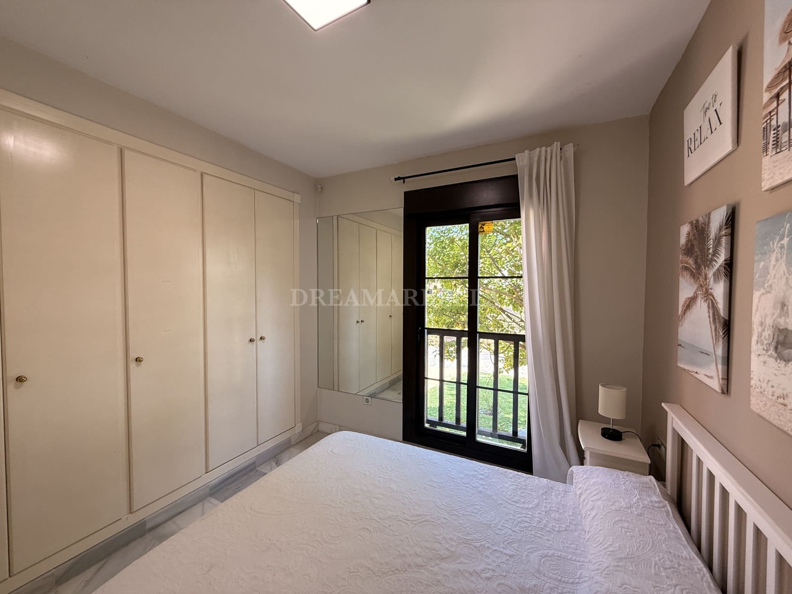 2 Zimmer Apartment zu vermieten in Estepona mit Pool Garage - 2.400 € (Ref: 9911422)