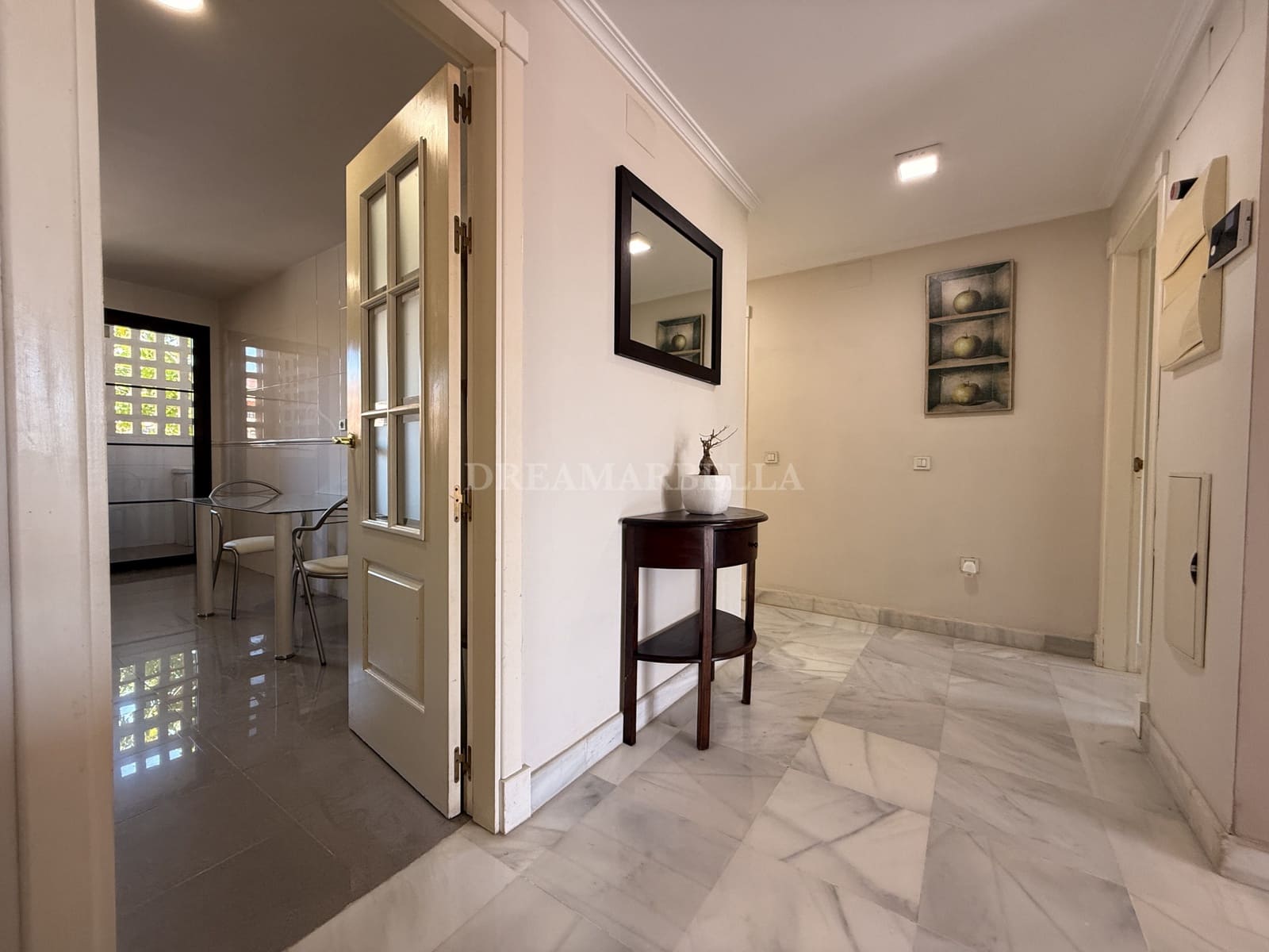 2 Zimmer Apartment zu vermieten in Estepona mit Pool Garage - 2.400 € (Ref: 9911422)