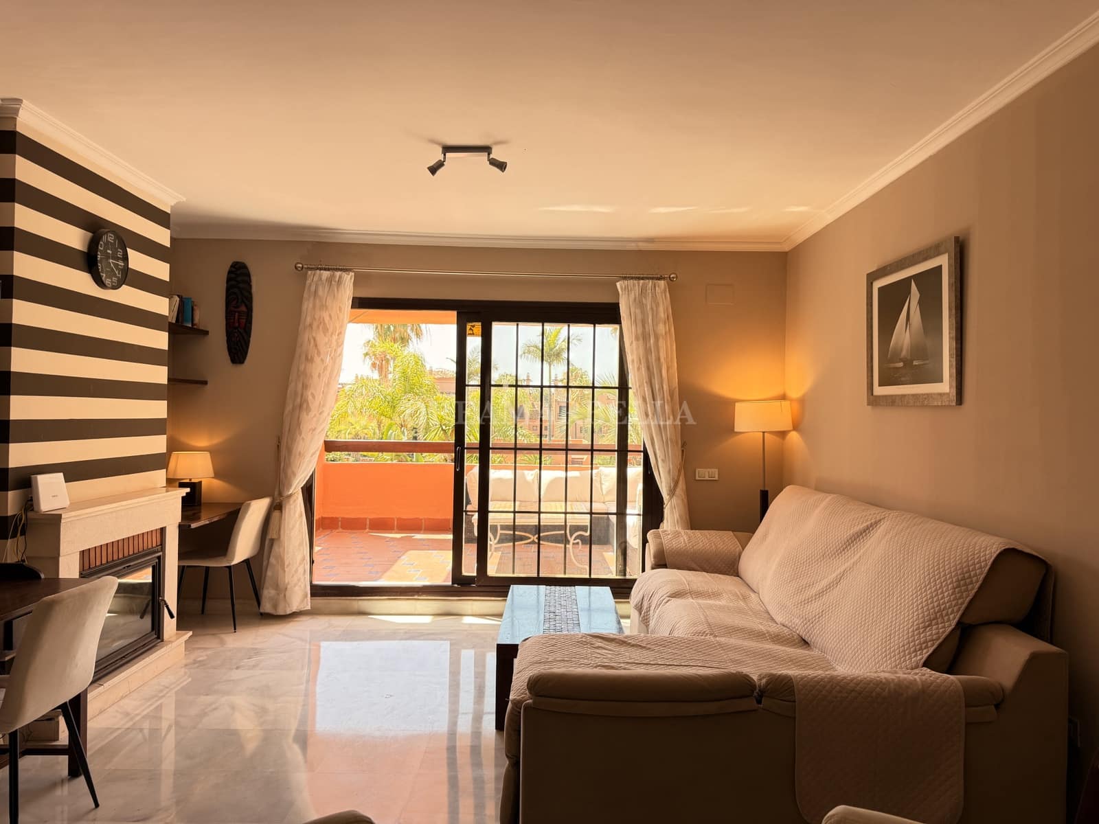 2 Zimmer Apartment zu vermieten in Estepona mit Pool Garage - 2.400 € (Ref: 9911422)