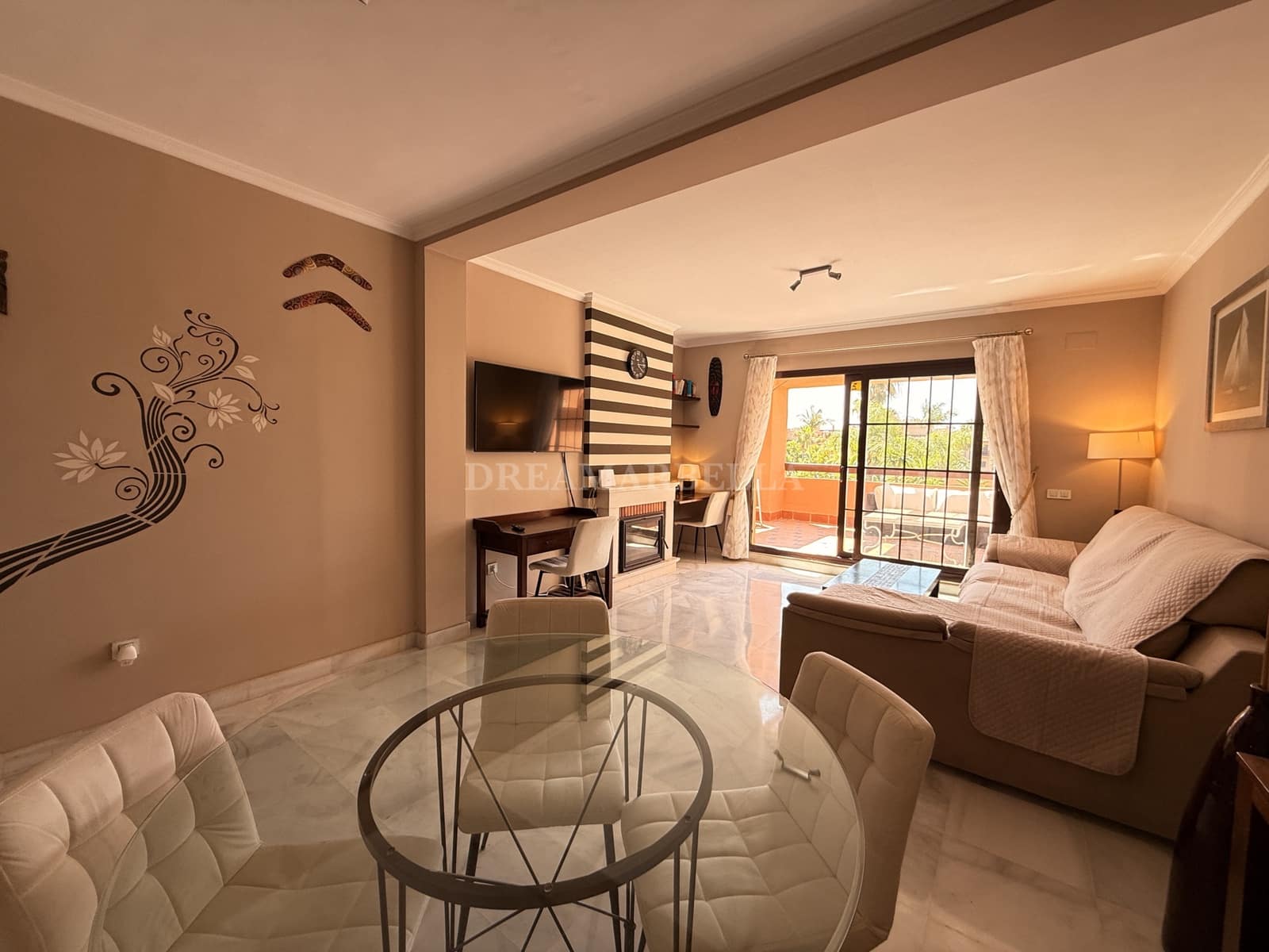 2 Zimmer Apartment zu vermieten in Estepona mit Pool Garage - 2.400 € (Ref: 9911422)