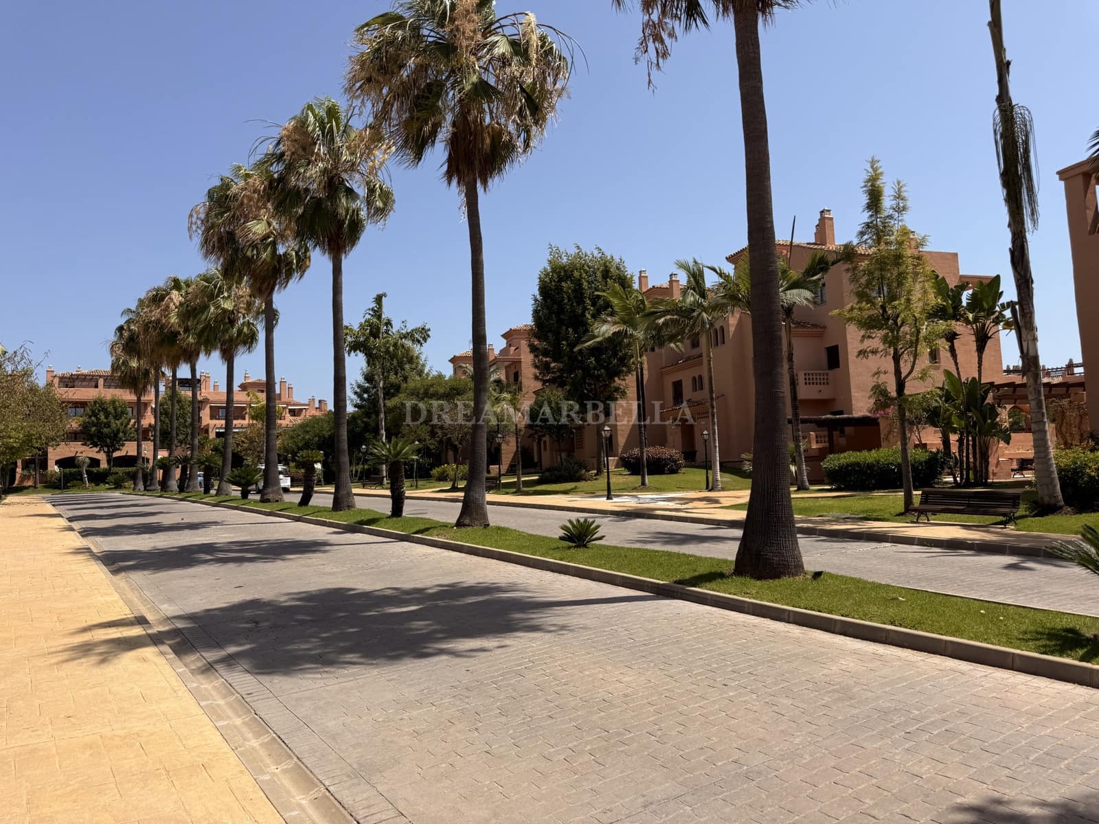 2 Zimmer Apartment zu vermieten in Estepona mit Pool Garage - 2.400 € (Ref: 9911422)