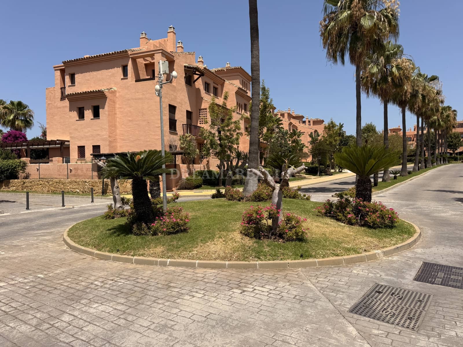 2 Zimmer Apartment zu vermieten in Estepona mit Pool Garage - 2.400 € (Ref: 9911422)