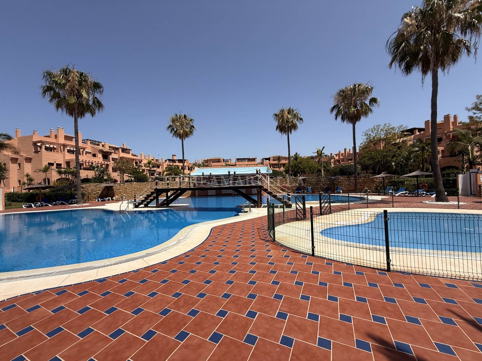 2 Zimmer Apartment zu vermieten in Estepona mit Pool Garage - 2.400 € (Ref: 9911422)