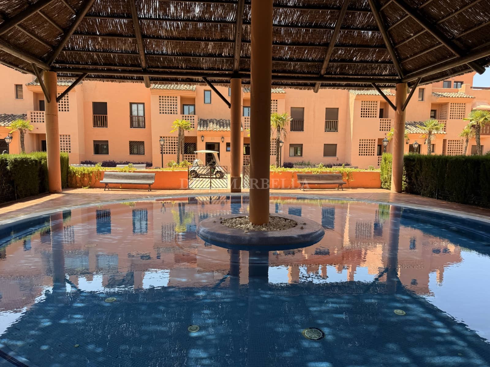 2 Zimmer Apartment zu vermieten in Estepona mit Pool Garage - 2.400 € (Ref: 9911422)