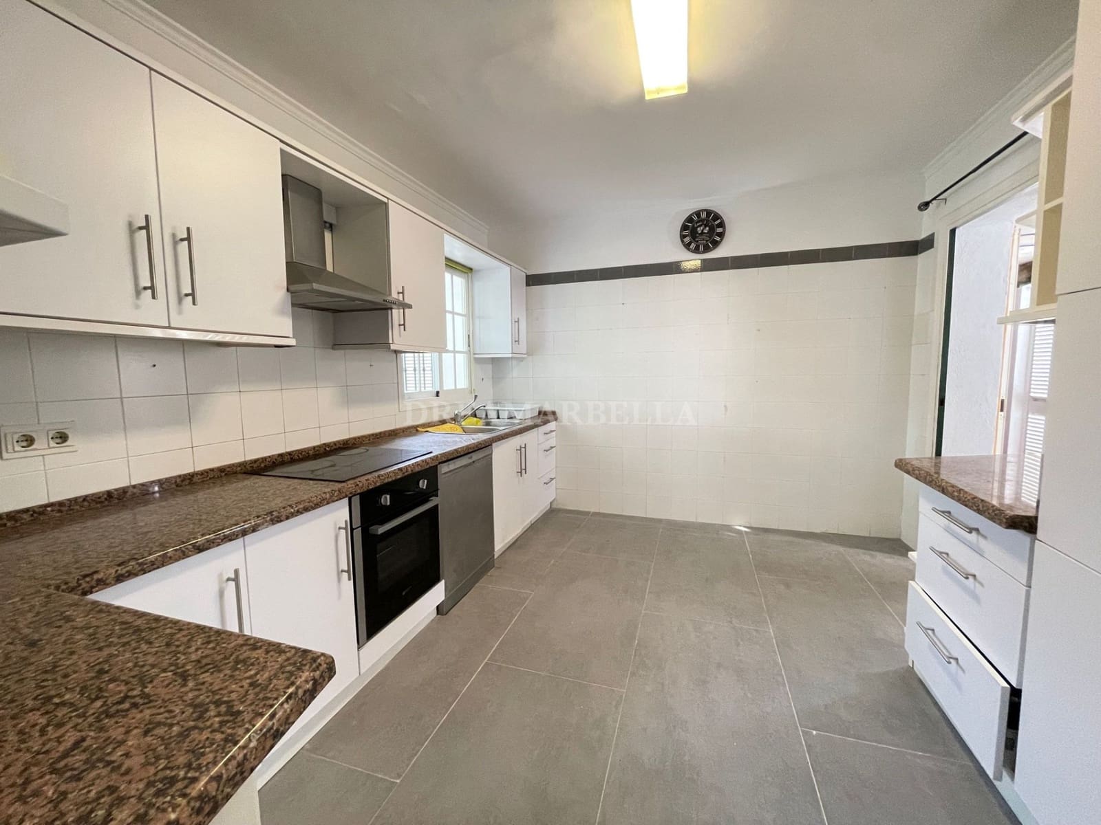 4 sovrum Villa att hyra i Marbella med pool garage - 4 900 € (Ref: 9911423)
