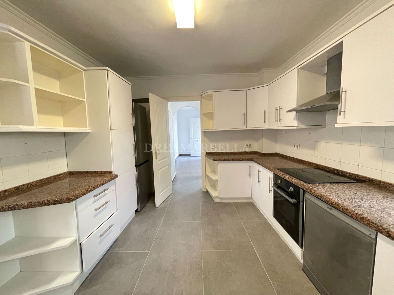 4 sovrum Villa att hyra i Marbella med pool garage - 4 900 € (Ref: 9911423)