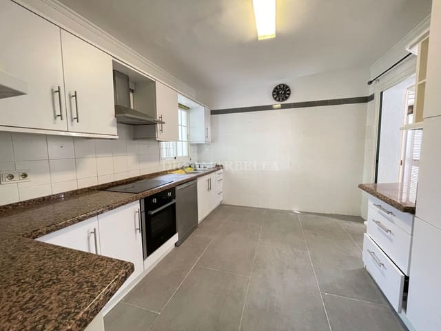 4 sovrum Villa att hyra i Marbella med pool garage - 4 900 € (Ref: 9911423)